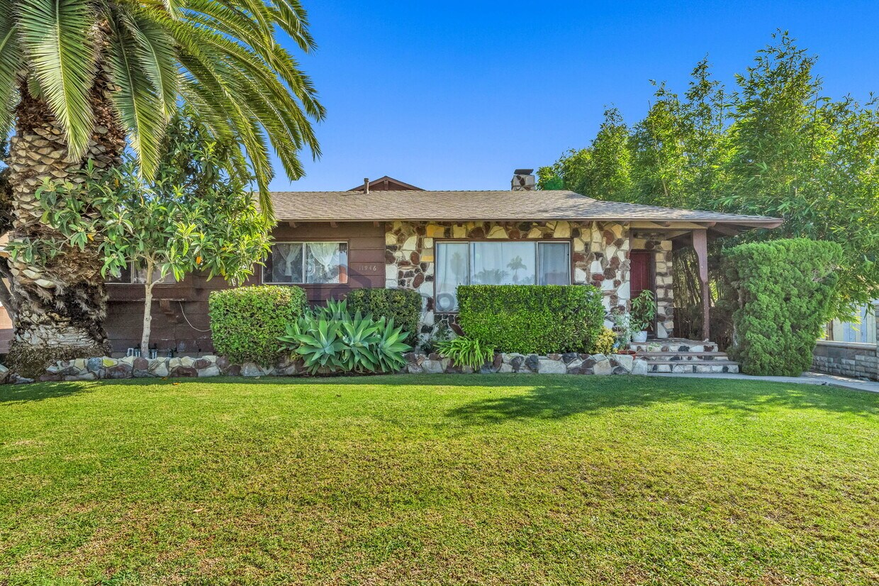 11946 Oxford Ave, Hawthorne, CA 90250 Townhome Rentals in Hawthorne