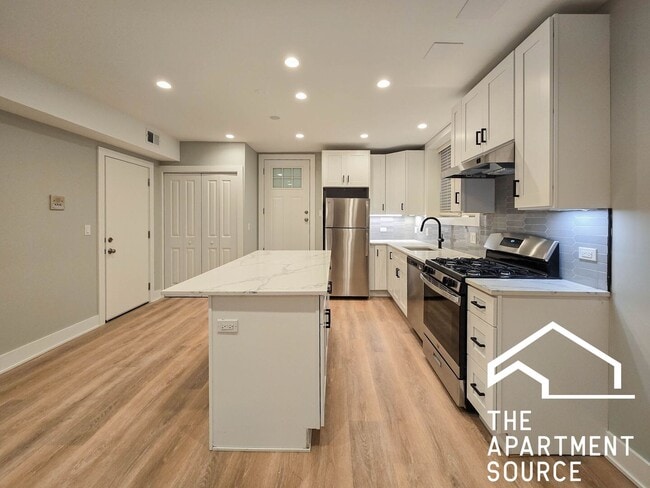 Building Photo - 4839 N Wolcott Ave