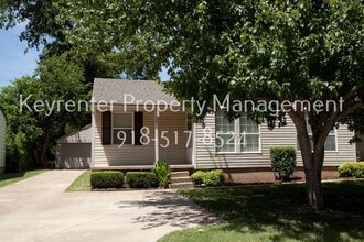 Building Photo - 929 E 37th Pl
