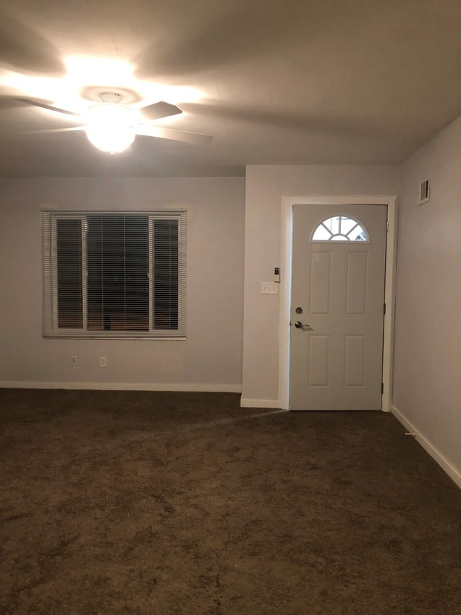 Livingroom - 444 5th Ave NW