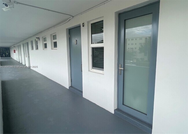Foto del edificio - 950 Hillcrest Dr