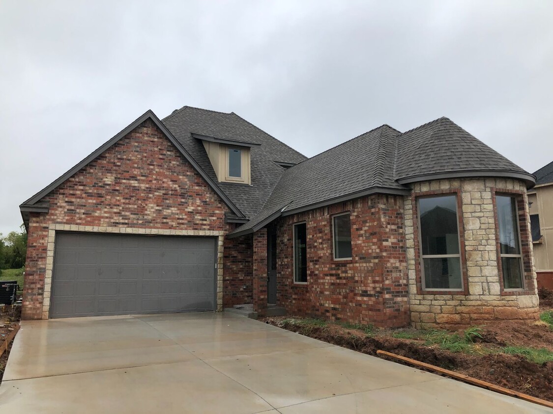 Primary Photo - Stunning fully furnished 3 Bed 2.5 bath ho...