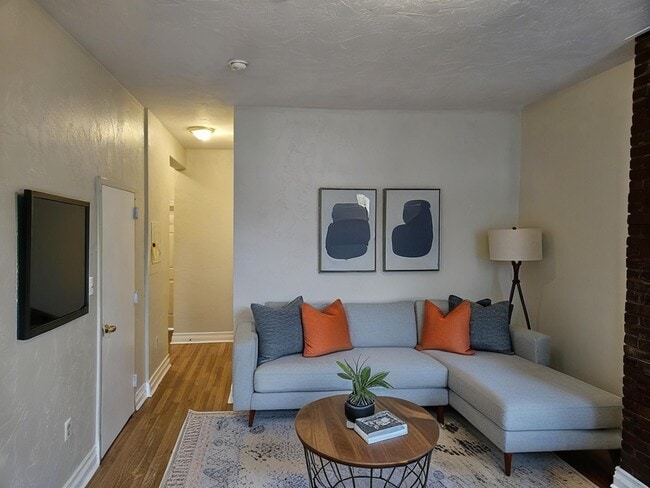 Building Photo - 246 S St Clair St