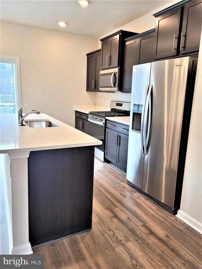 Building Photo - 9605 SILVER BLUFF Way