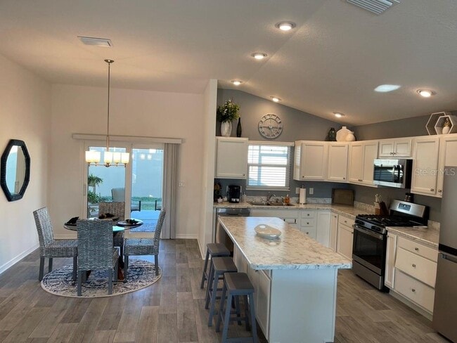 Building Photo - 6131 Skinner St