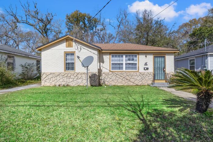 Foto principal - Newly Updated 5 bedroom Vouchers Accepted!...