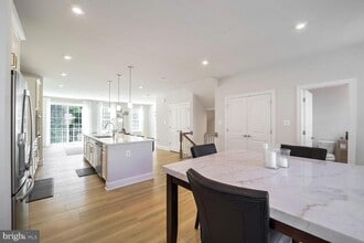 Building Photo - 10864 Foxtrot Cir