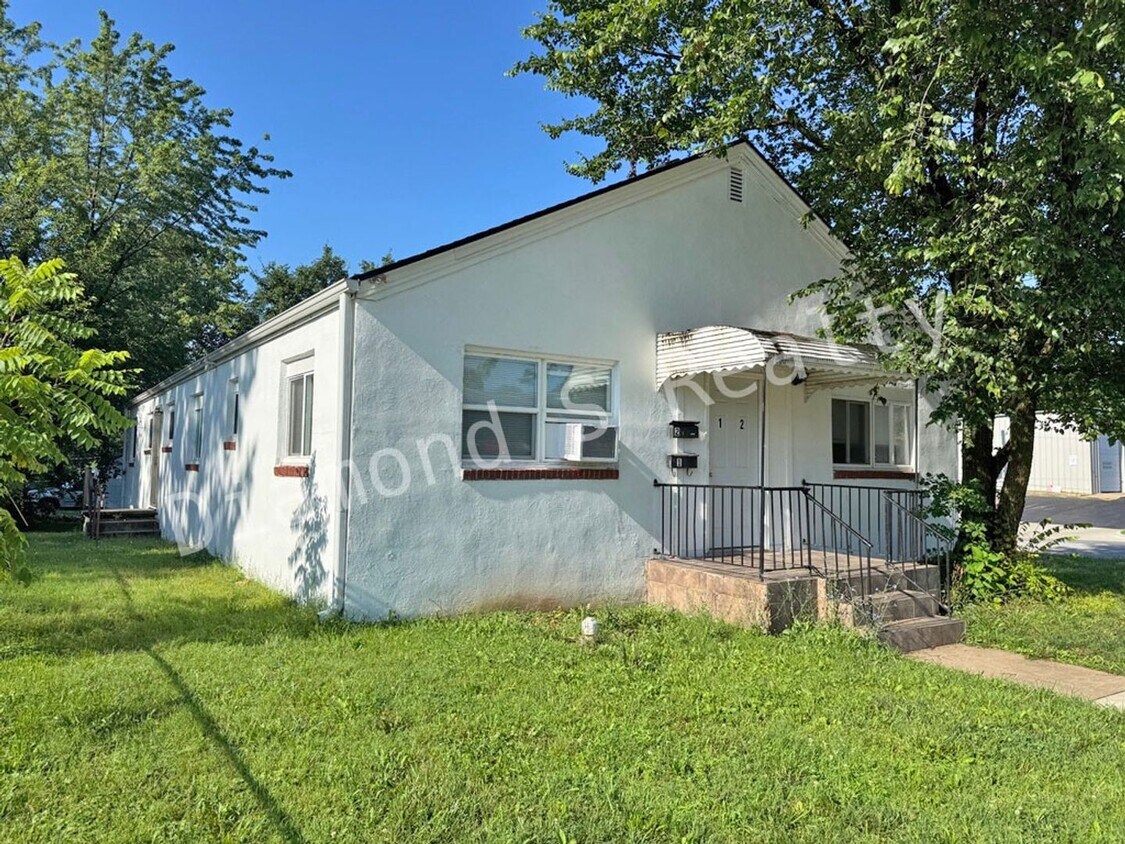 Primary Photo - 1300 E Division St