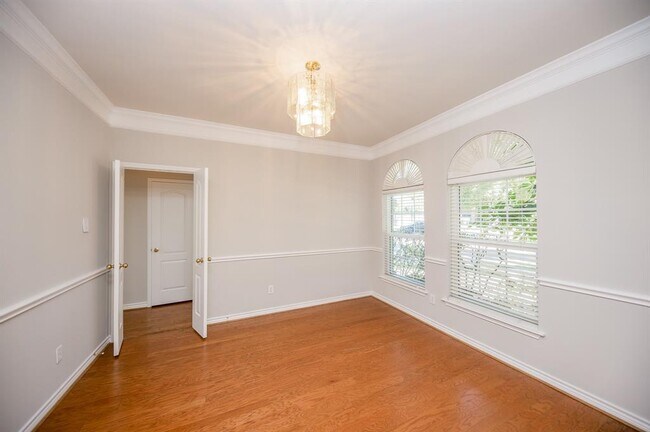 Foto del edificio - 406 Sterling Heights Ln