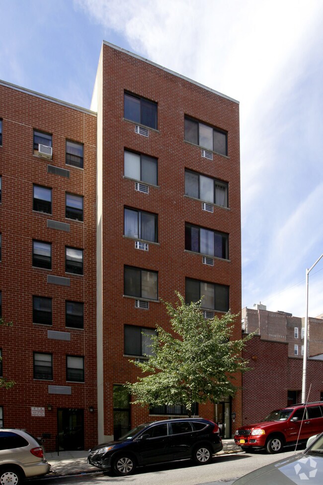 Primary Photo - 158 E 100th St