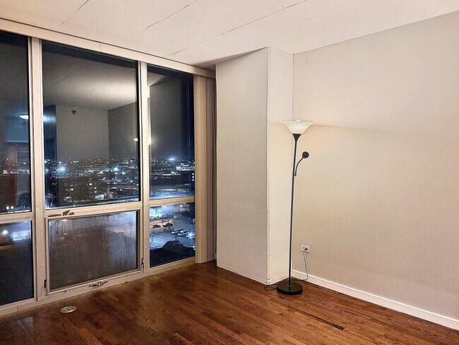 Foto del edificio - 1845 S Michigan Ave