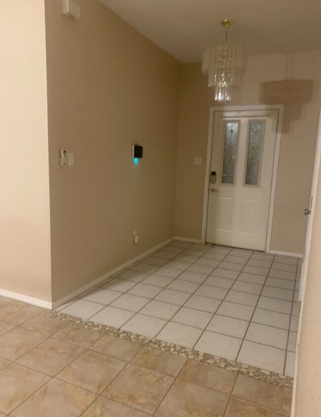 Foto del edificio - Nice clean home in desirable neighborhood