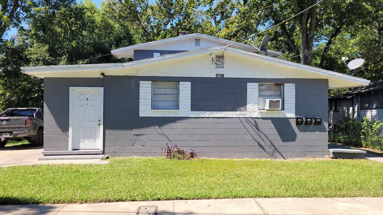 Primary Photo - 1716 Whitner St