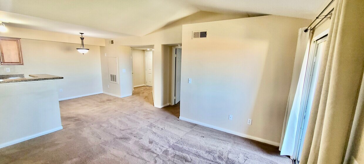 Primary Photo - 231 W Horizon Ridge Pkwy