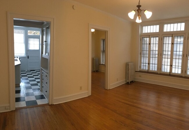 Interior Photo - Ardmore Winthrop Properties- 5752-58 N Win...
