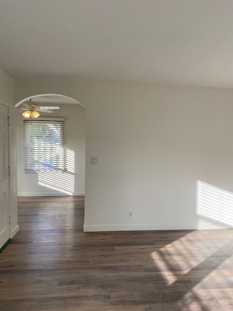 Archway to dining area - 2920 Pacific Ave