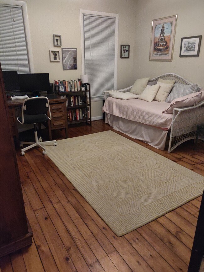 dormitorio delantero - 76 Nash St