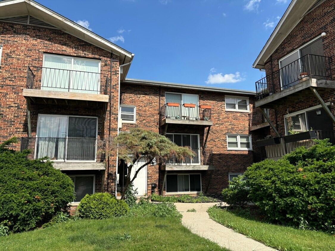 Foto principal - 4545 Prescott Ave