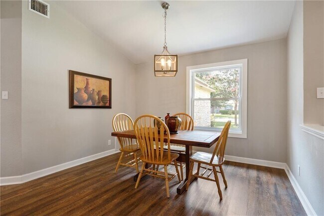 Building Photo - 501 Elm Ct