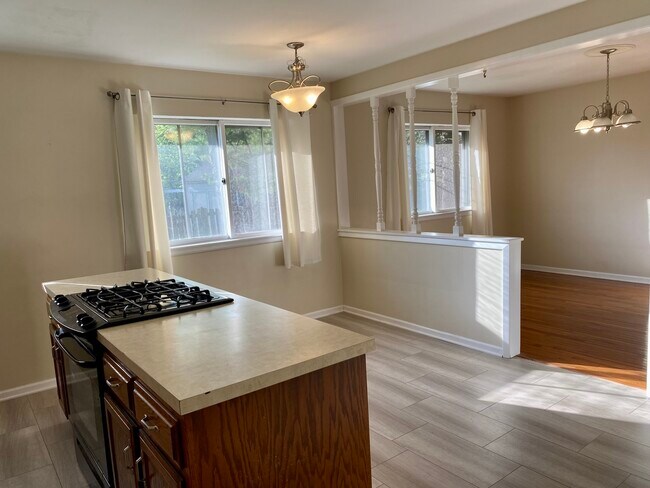 Foto del edificio - 350 Elmwood Dr