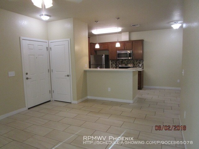 Building Photo - 2525 E Siesta Ln