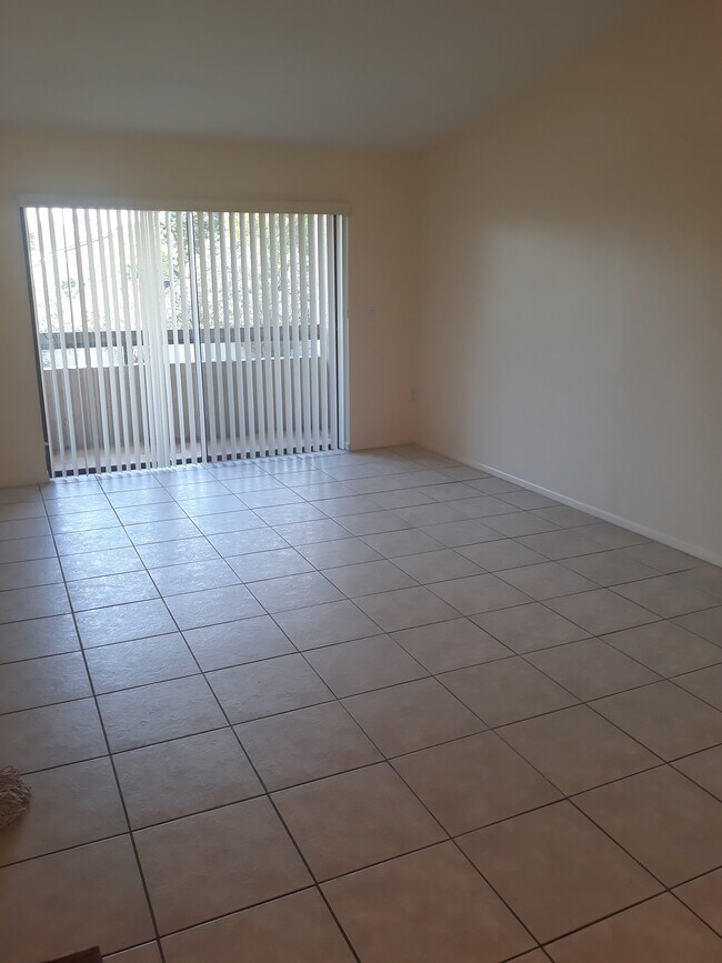 Foto del interior - 5255 Vineland Rd