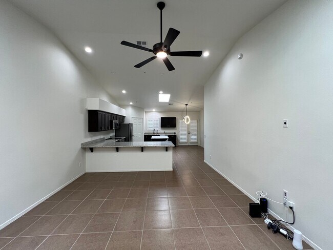 Building Photo - VERY NICE 3 BEDROOM IN DESERT SKY!