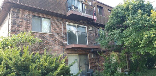 Building Photo - 1228 Whispering Hills Ct