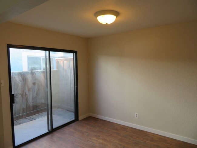 Building Photo - Close to Capitola / Easy Highway Access