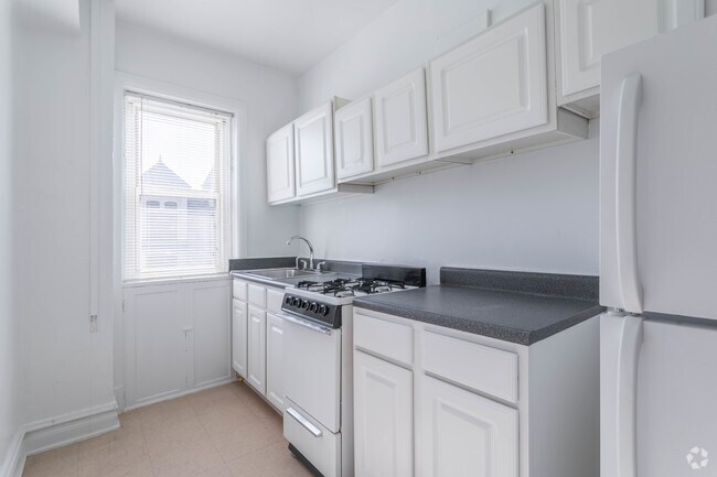 Studio, 1 BA - 355 SF Standard - The Shelburne Apartments