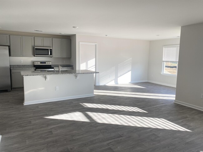 Building Photo - 520 Woodland