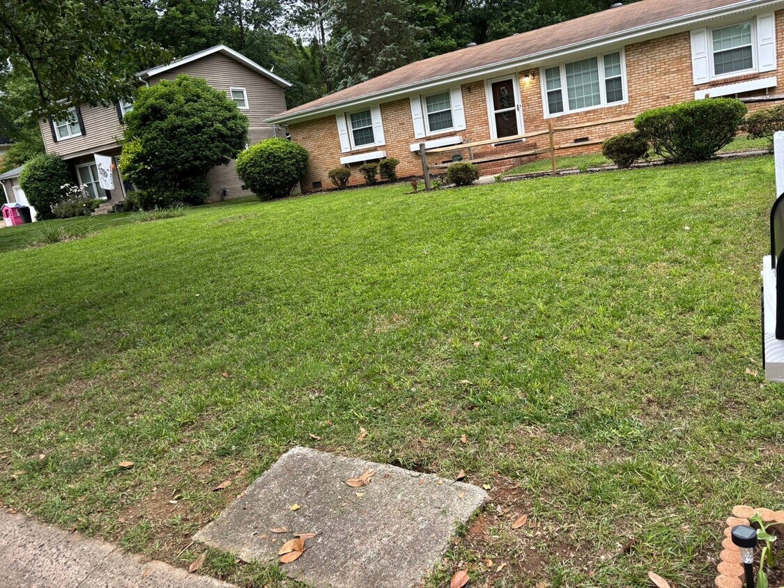 Foto principal - 1210 Fox Run Dr