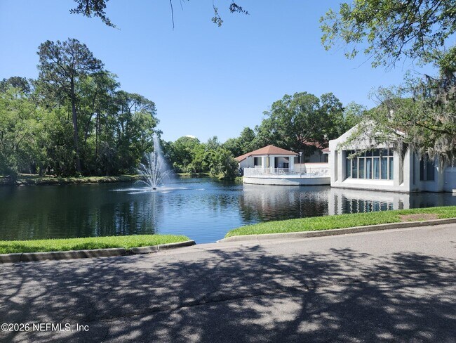 Foto del edificio - 2706 Wood Hill Dr