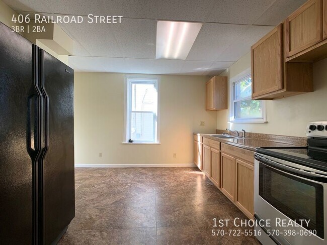 Foto del edificio - 406 Railroad St