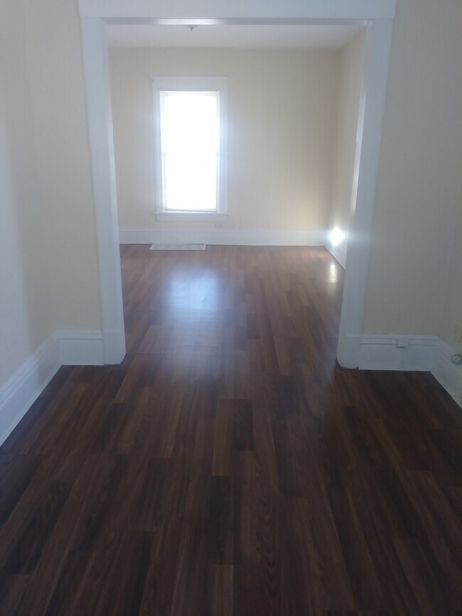 Building Photo - 521 Albert Ave