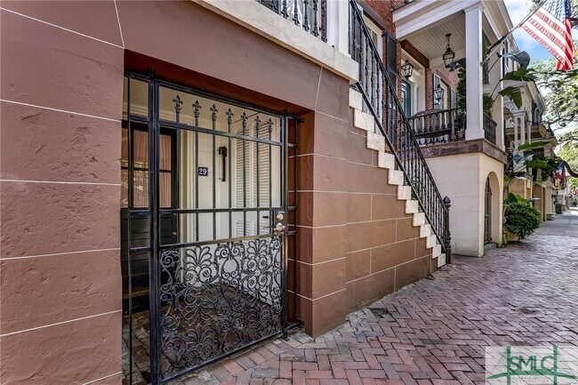 Building Photo - 29 E Jones St