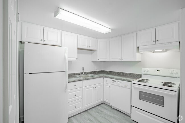 1BR, 1BA - 870SF - Kitchen - Kensington Park Apartments