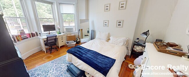 Foto del edificio - 1583 Beacon St