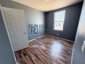 Building Photo - 707 N Mirror St
