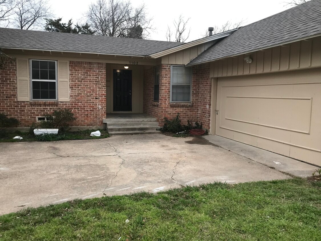 1102 Dawn Dr, Arlington, TX 76010 House Rental in Arlington, TX