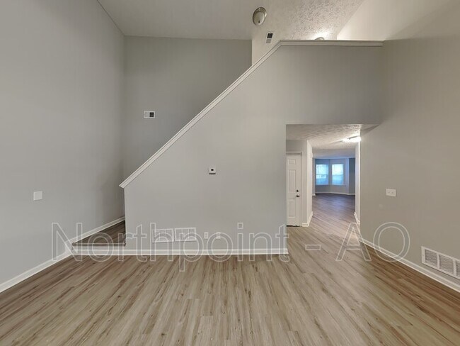Foto del edificio - 3711 Sandy Shoals Ln