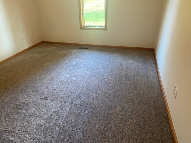 Building Photo - 604 Apple Hill Way