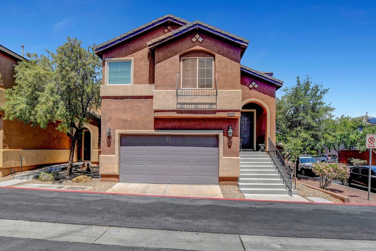 Primary Photo - 3 Bedroom Split Level Home in Centennial H...