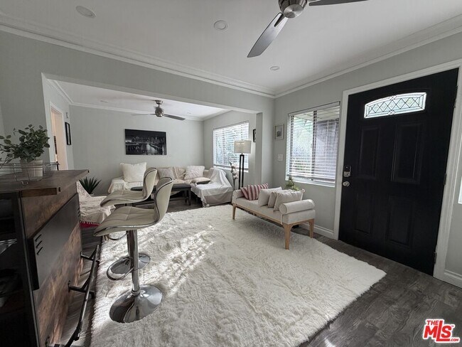 Building Photo - 1200 Tamarind Ave