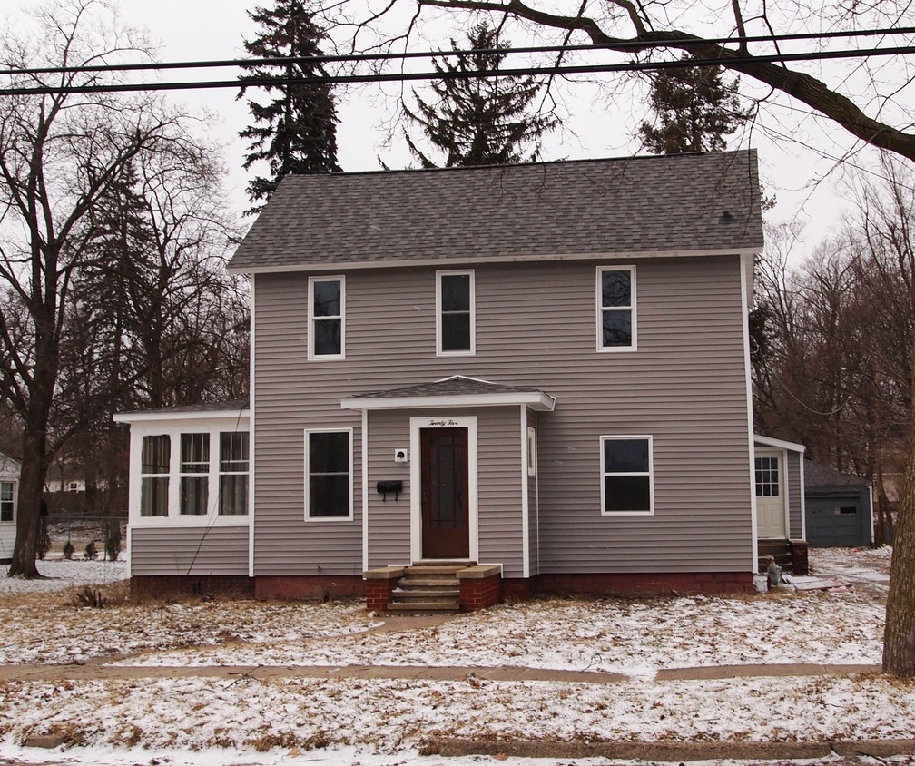 25 Vine St, Hillsdale, MI 49242 House Rental in Hillsdale, MI