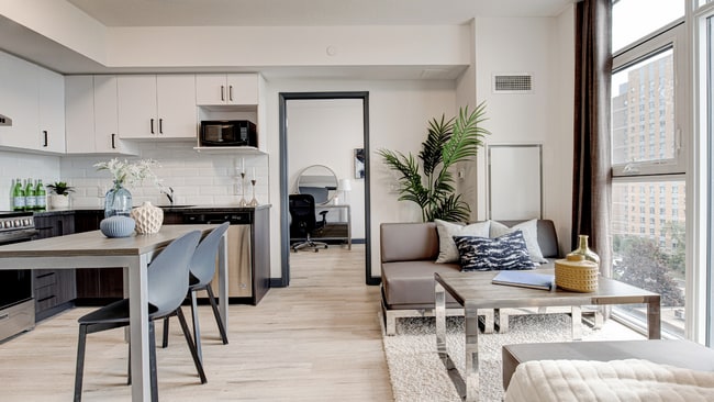 Kitchen & common space - 308 King - Student Living