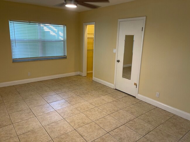 Bedrooom facing east - 300 SW 16th Ct