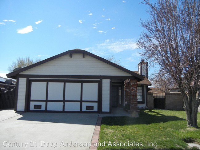Building Photo - 2552 Emerald Ln