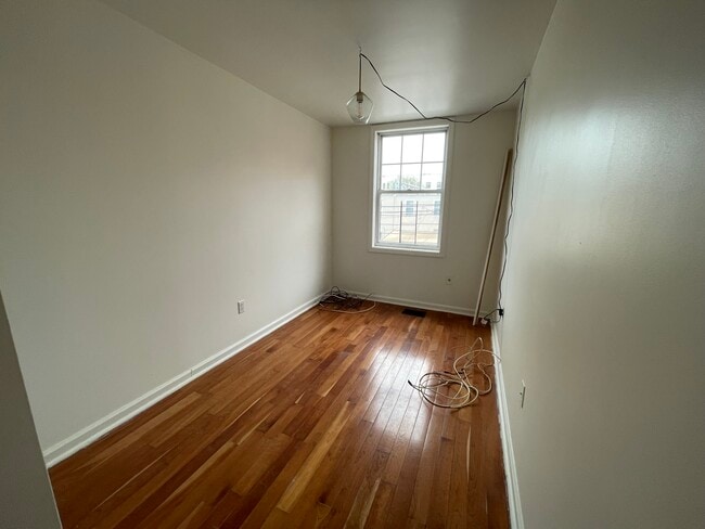 Dormitorio 3 - 495 Snediker Ave