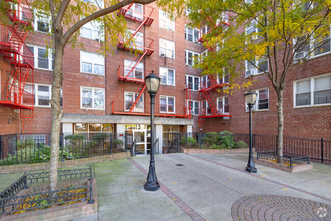 Building Photo - 3314 Parsons Blvd